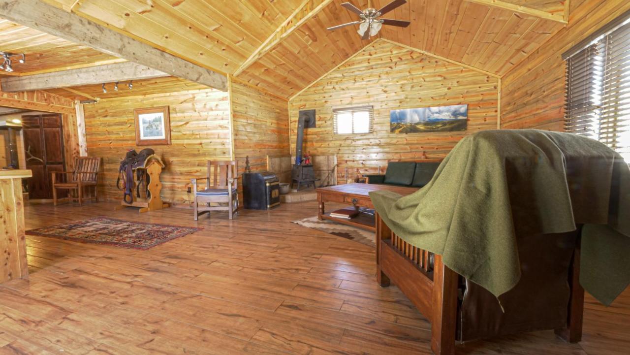 Aubin Sky Lodging At The Yl Ranch Savery Exteriör bild