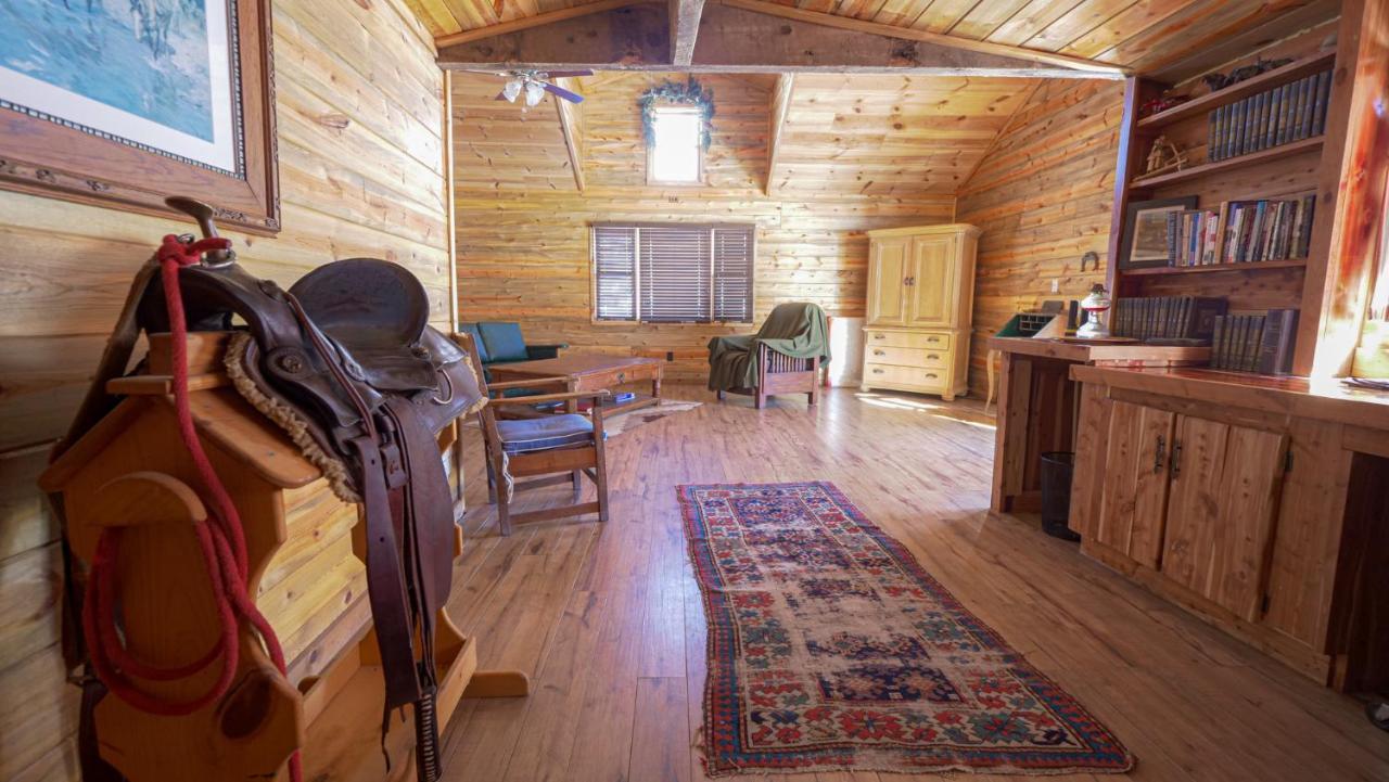 Aubin Sky Lodging At The Yl Ranch Savery Exteriör bild