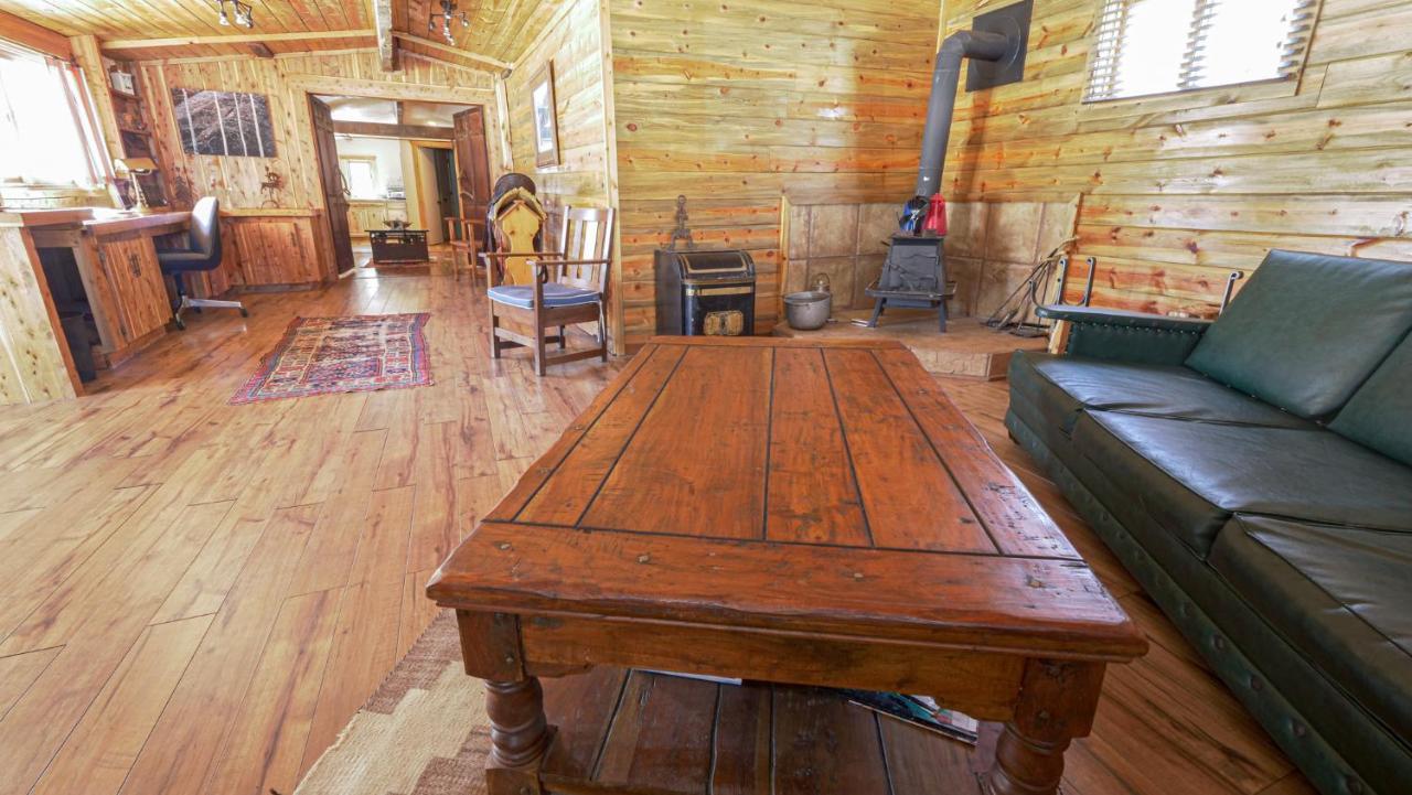 Aubin Sky Lodging At The Yl Ranch Savery Exteriör bild