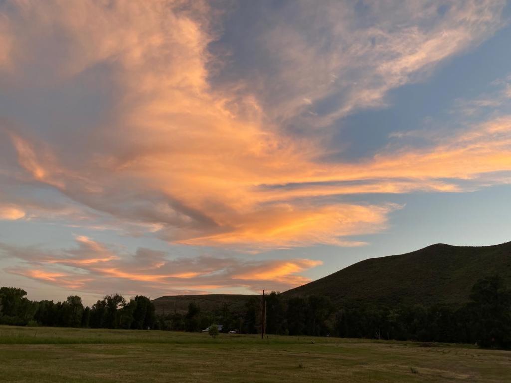 Aubin Sky Lodging At The Yl Ranch Savery Exteriör bild